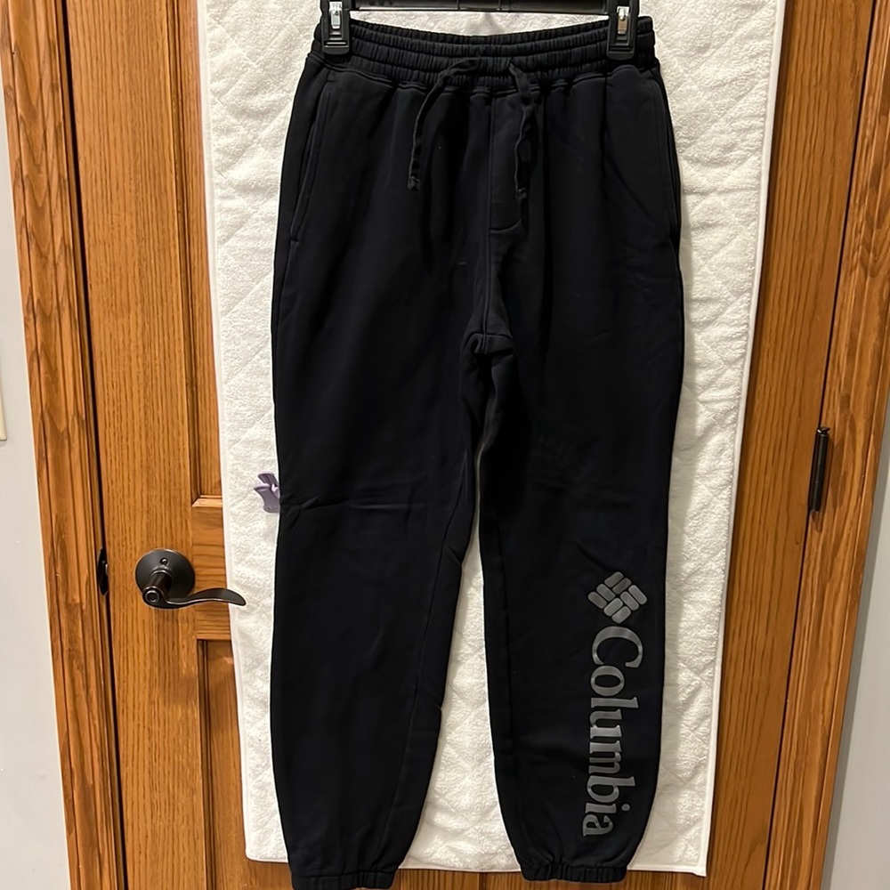 Men’s black Columbia sweatpants with pockets